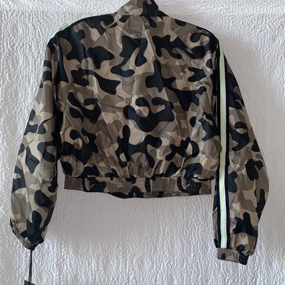 Blanc Noir Sporty Chic Wind Cropped Jacket - Picture 5 of 9